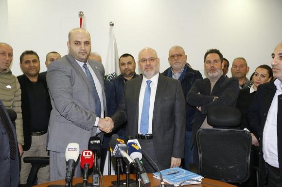 الأبيض سلّم خلفه وزارة الصحة وعدد إنجازاتها