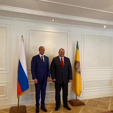 Minister Hasan's Syrian Counterpart Says Syria is Ready to Supply Lebanon with the Medicines Needed
