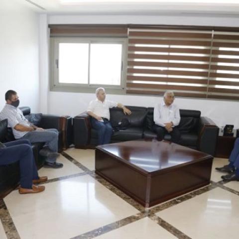 Minister Hasan Considers Ways to Exchange Expertise with the AUB Regarding the Imported Medicines
