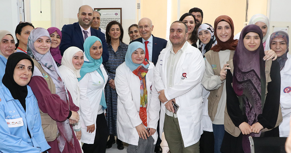 Nassereddine and the WHO Regional Director Inspecte the Healthcare Centers in the Suburb