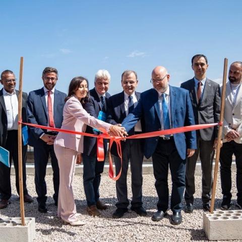 إفتتاح مشروع تزويد المستشفى التركي بالطاقة الشمسية وارتفاع عدد المنشآت الصحية المماثلة إلى 227