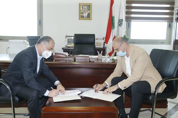 حسن وقع مع بو صعب اتفاقية لتأمين عشرين ألف وحدة من لقاح فايزر للمستشفى اللبناني الكندي 