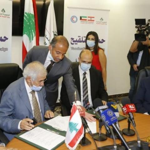 Minister Hasan Signs an Agreement with the Kuwaiti Red Crescent to Secure Vaccines