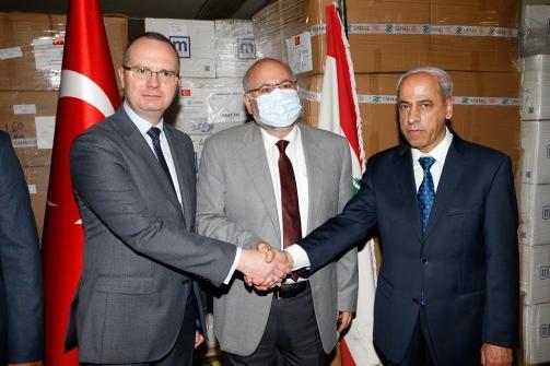 Minister Abiad Received Donations of Medicines and Medical Supplies from Turkey