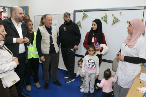 وزير الصحة جال على مراكز إيواء النازحين وأعلن ربطها بمراكز الرعاية لتأمين الخدمات الصحية