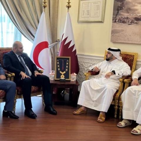 وزير الصحة التقى الامين العام ل"الهلال الأحمر" وجمعية" قطر الخيرية" في الدوحة