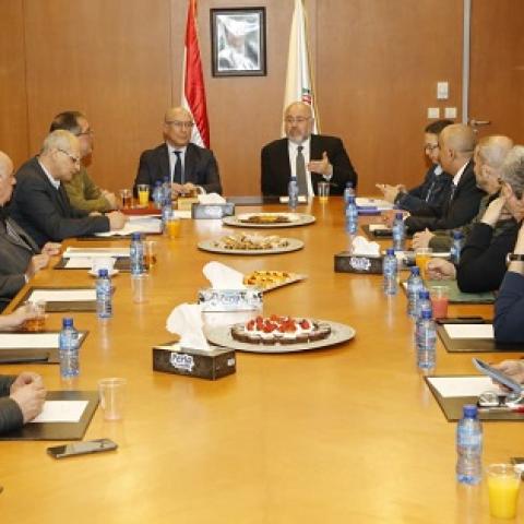 الابيض من نقابة الاطباء : تراجع دخل الدولة انعكس على خدمات وزارة الصحة 