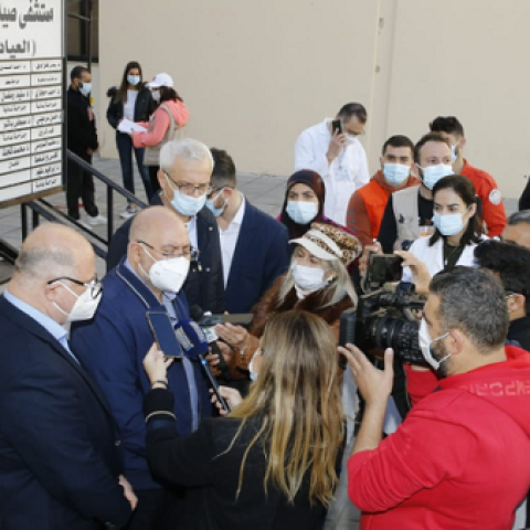 وزير الصحة من صيدا: نسبة إشغال المستشفيات ثلث السنة الماضية والفرق باللقاح