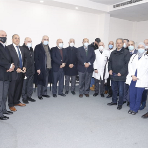  الوزير الأبيض قام بزيارة دعم وتضامن لمستشفى المقاصد