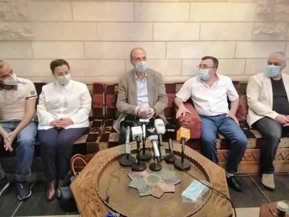 حسن خلال لقائه وفد اللجان الطبية في مستشفيات البقاع