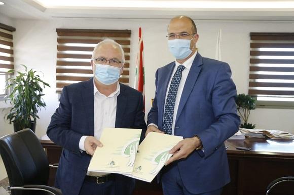 ضاهر وقع مع وزير الصحة اتفاقية لتأمين لقاحات فايزر للمواطنين 