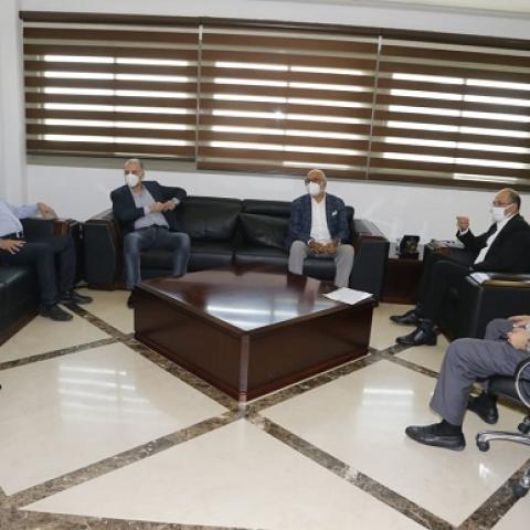 الوزير حسن استقبل نوابا أثاروا أزمة الدواء