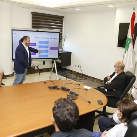 الوزير حسن إطلع على مشروع البطاقة الدوائية لضمان وصول الدعم للمريض