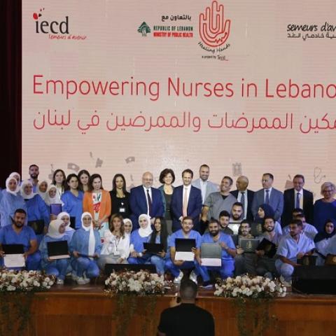 تخريج ممرضات وممرضين شاركوا في برنامج تدريبي في "المعهد الأوروبي للتعاون"