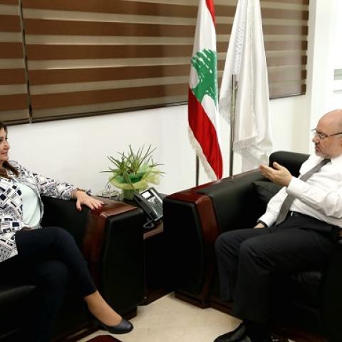 الأبيض بحث مع نقيبة مستوردي المستلزمات الحلول الممكنة لضمان حق المريض