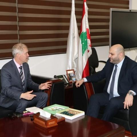 وزير الصحة يستقبل السفير البلجيكي.. بحث في المستجدات والاعتدءات "الإسرائيلية" على المسعفين والأطقم الطبية 