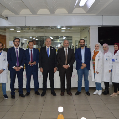 الأبيض زار غرفة طرابلس