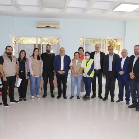 الأبيض جال على مراكز الرعاية والإيواء في إقليم الخروب وأعلن عن إطلاق خدمات الطوارئ للنازحين