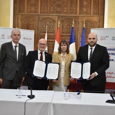  وزير الصحة وقع اتفاقية مع الوكالة الفرنسية للتنمية