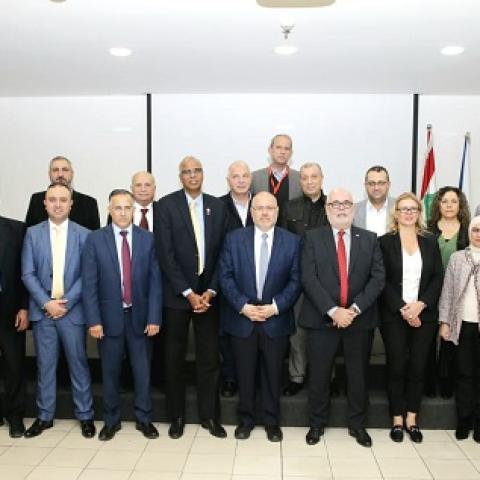 الأبيض تسلم من تشيكيا هبة معدات ومستلزمات لمستشفيات حكومية