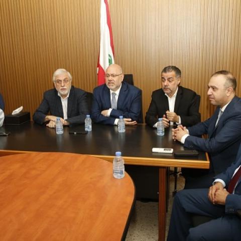 الوزير الأبيض تابع جولته في الضنية وزار المستشفى الحكومي