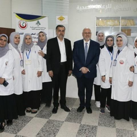 الأبيض في مركز الإيمان للرعاية الأولية