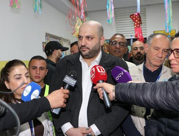 وزير الصحة جال على مراكز إيواء النازحين وأعلن ربطها بمراكز الرعاية لتأمين الخدمات الصحية