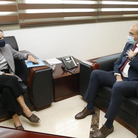 الشنقيطي بحثت مع وزير الصحة في تلقيح موظفي الأمم المتحدة وحذرت من تكرار خطأ التفلت في فترة عيد الفطر 