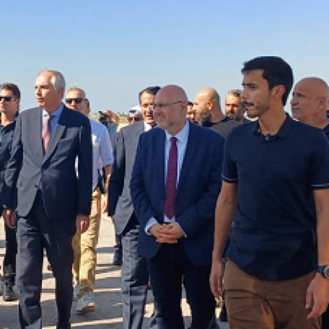 وزير الصحة تسلم مساعدات ومستلزمات طبية مقدمة من فرنسا بالتعاون مع قطر