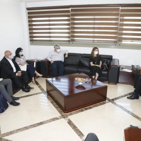 حسن بحث مع تجمع شركات الأدوية في تأمين هبة للبطاقة الصحية الإلكترونية
