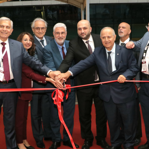 ناصر الدين ممثلا رئيس الجمهورية في افتتاح مؤتمر طبي في الجامعة الأميركية