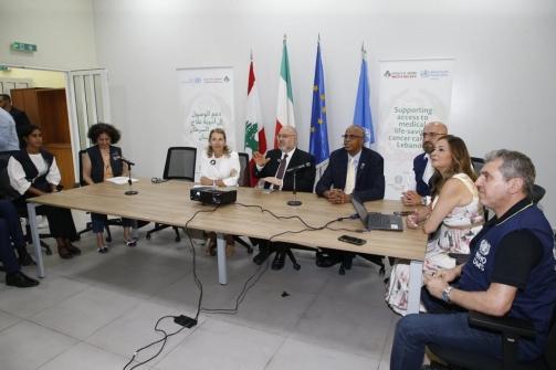 الأبيض تسلم من السفيرة الإيطالية أدوية سرطانية