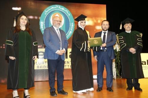 الابيض مثل ميقاتي في تخريج طلاب جامعة الجنان