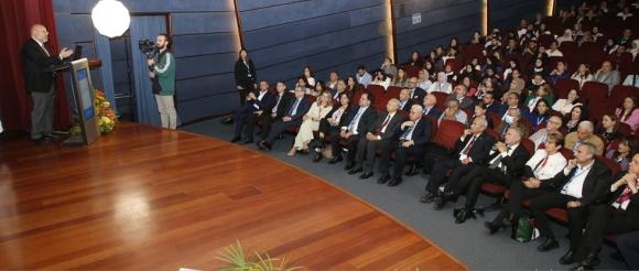 الأبيض في المؤتمر السنوي لمستشفى هيكل
