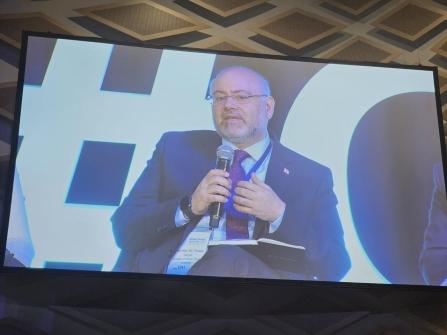 الأبيض شارك في مؤتمر الأمن الصحي في سيدني والتقى أبناء الجالية