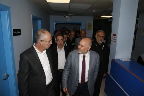 وزير الصحة يقوم بجولة تفقدية للمصابين في مستشفيات بعلبك