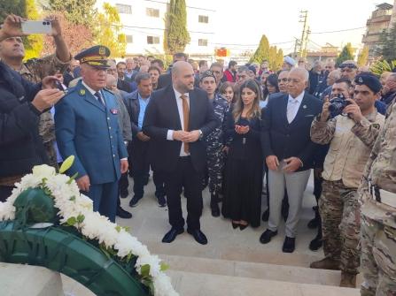 وزير الصحة وضع إكليلاً من الزهر على ضريح صبري حمادة في الهرمل 